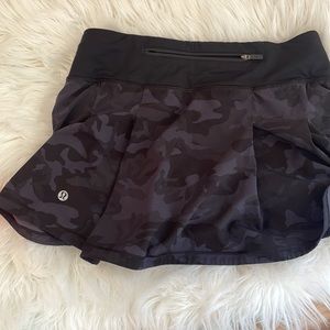 Lululemon Pace Rival Skirt 
Incognito Camo Multi Grey / Black
